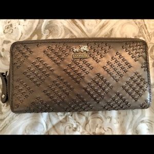 🎄COACH Madison Woven Leather Pewter Zipper Wallet